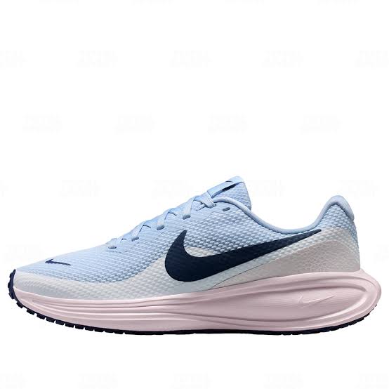 Nike Revolution 8