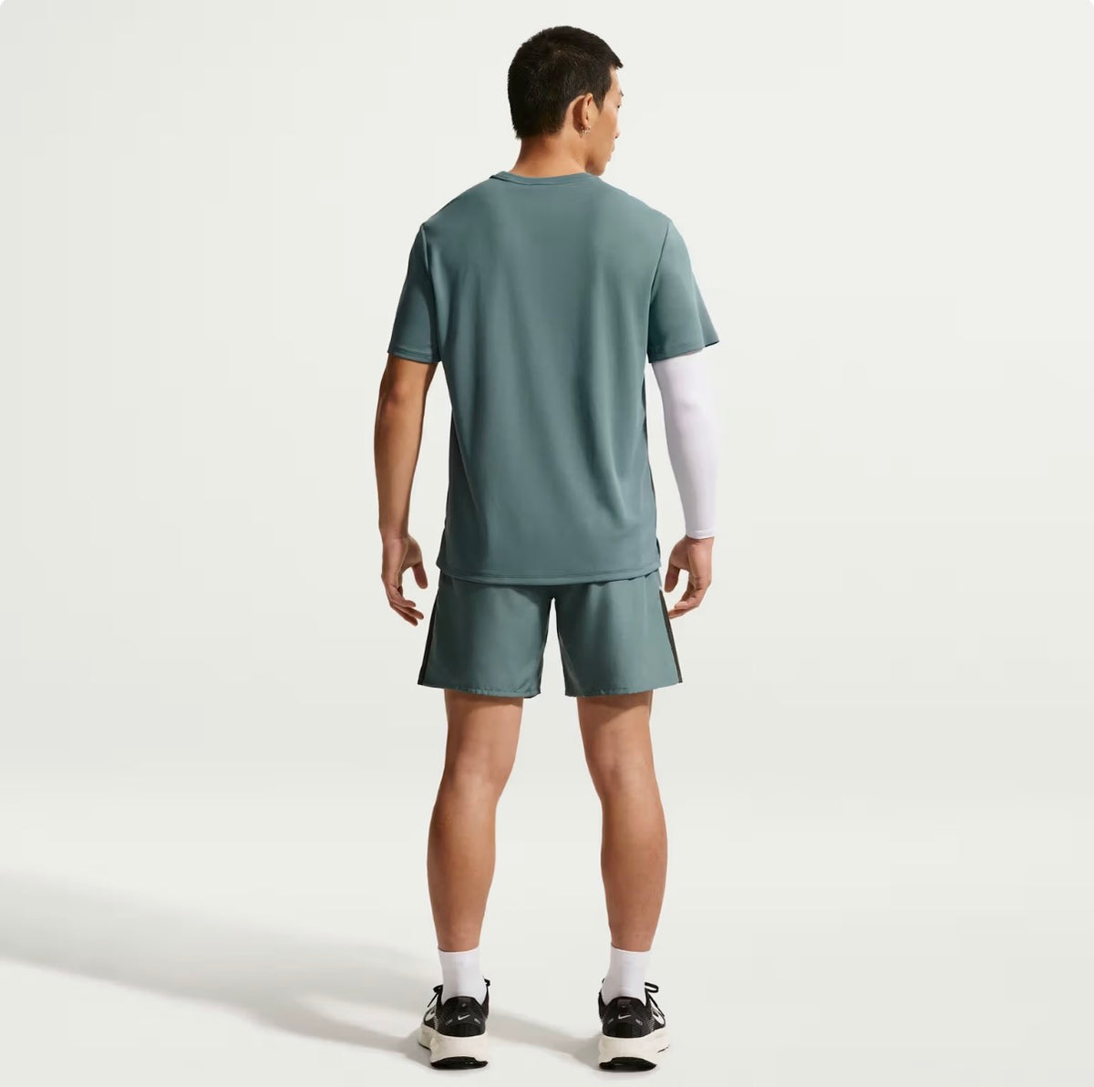 Nike Miler
Men's Dri-FIT UV-Protection Short-Sleeve Running Top