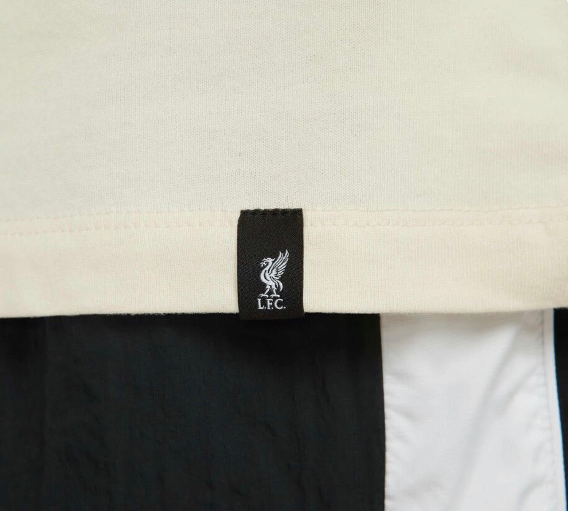 Liverpool F.C. Air Max
Men's Nike Football T-Shirt