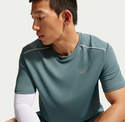 Nike Miler
Men's Dri-FIT UV-Protection Short-Sleeve Running Top