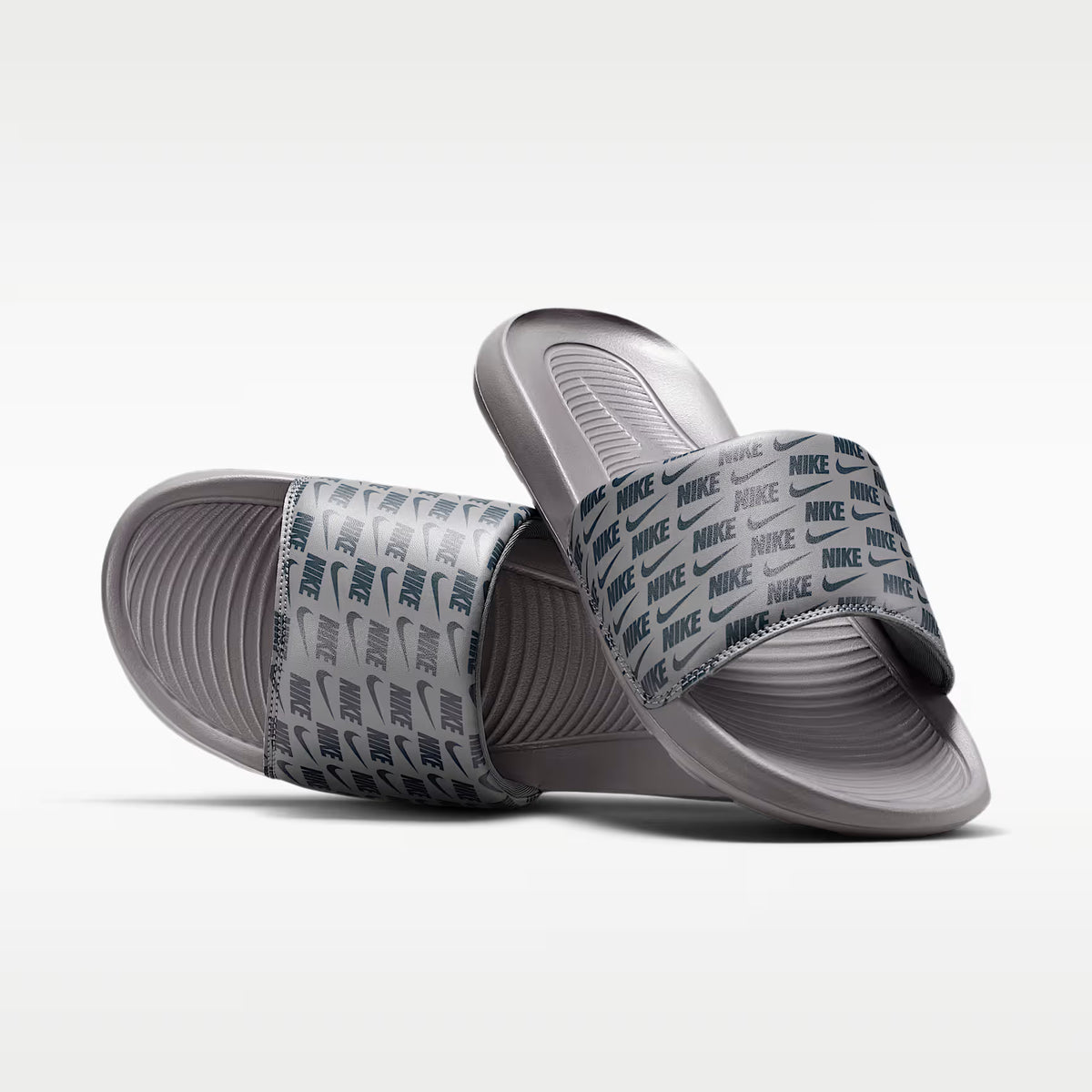 Nike Victori One Print Pencil Point