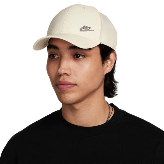 Nike Dri-FIT Club Structured Metal Logo Cap